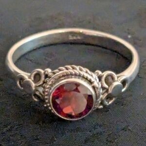 π Artisan 925 Solid Sterling Silver Ring Genuine Red Garnet Ring Size 9
